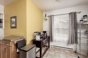 Interior - U of O Home, Sport and Business (Eugene)