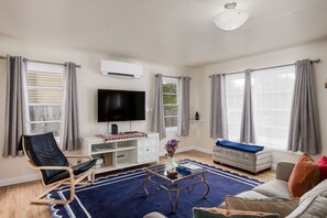 TV - U of O Home, Sport and Business (Eugene)