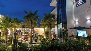 Garden - Hotel Eagle (Ksamil)