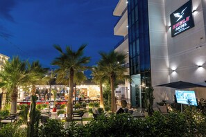 Garden - Hotel Eagle (Ksamil)