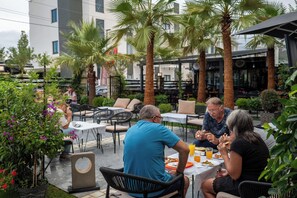 Free daily buffet breakfast - Hotel Eagle (Ksamil)