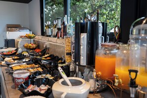 Free daily buffet breakfast - Hotel Eagle (Ksamil)
