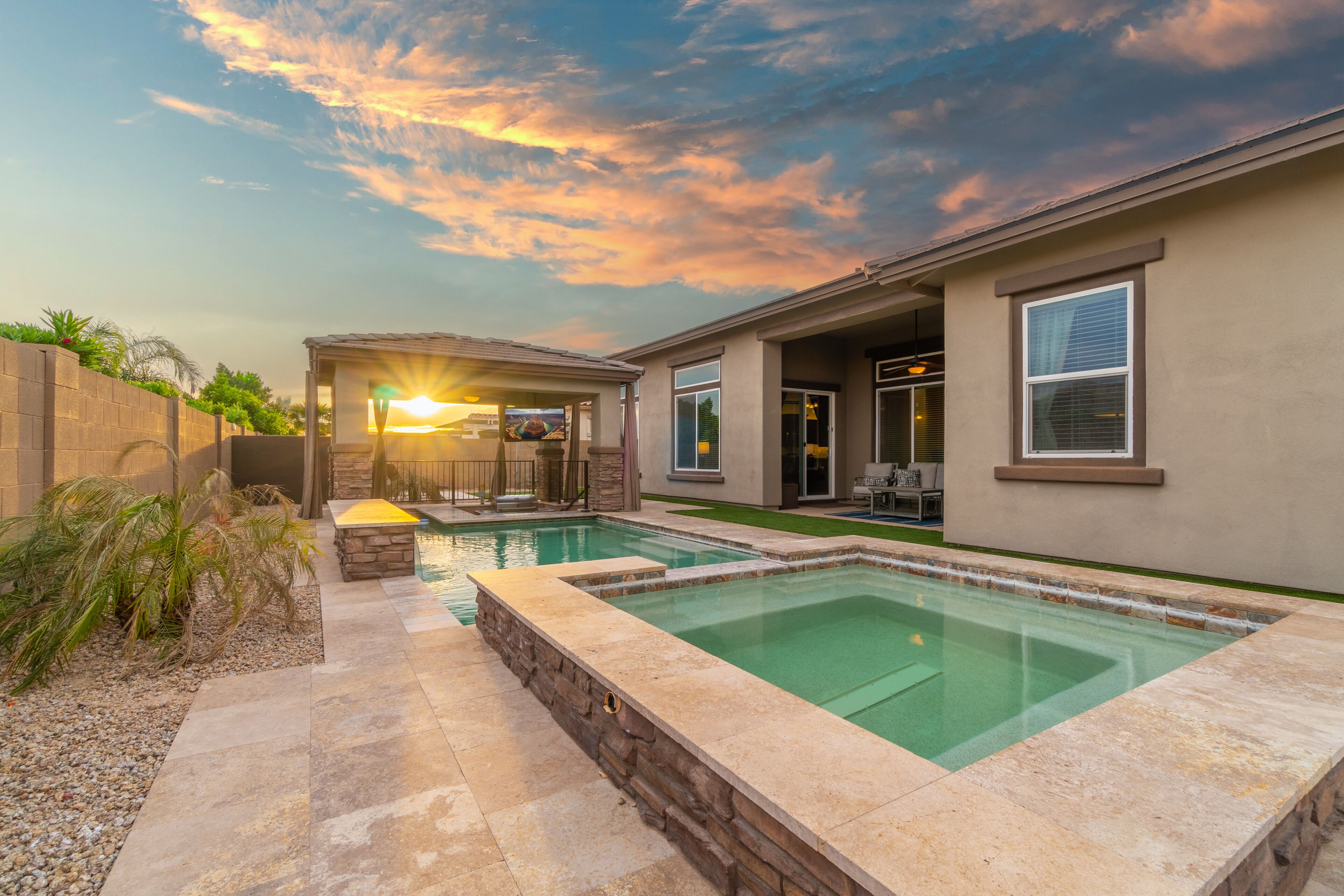 Beautiful home-Litchfield Park- Backyard Paradise w/Heated Pool & Swim Up Bar