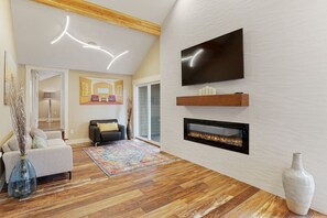 Fernseher, Kamin