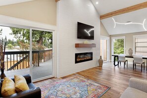 TV, fireplace
