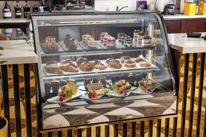 Cafe - Millennium Al Aqeeq Hotel (Madinah)