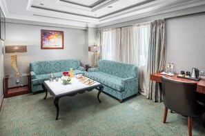 Living room - Millennium Al Aqeeq Hotel (Madinah)