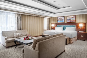 Minibar, bureau, fer et planche à repasser, lit de bébé (gratuit)