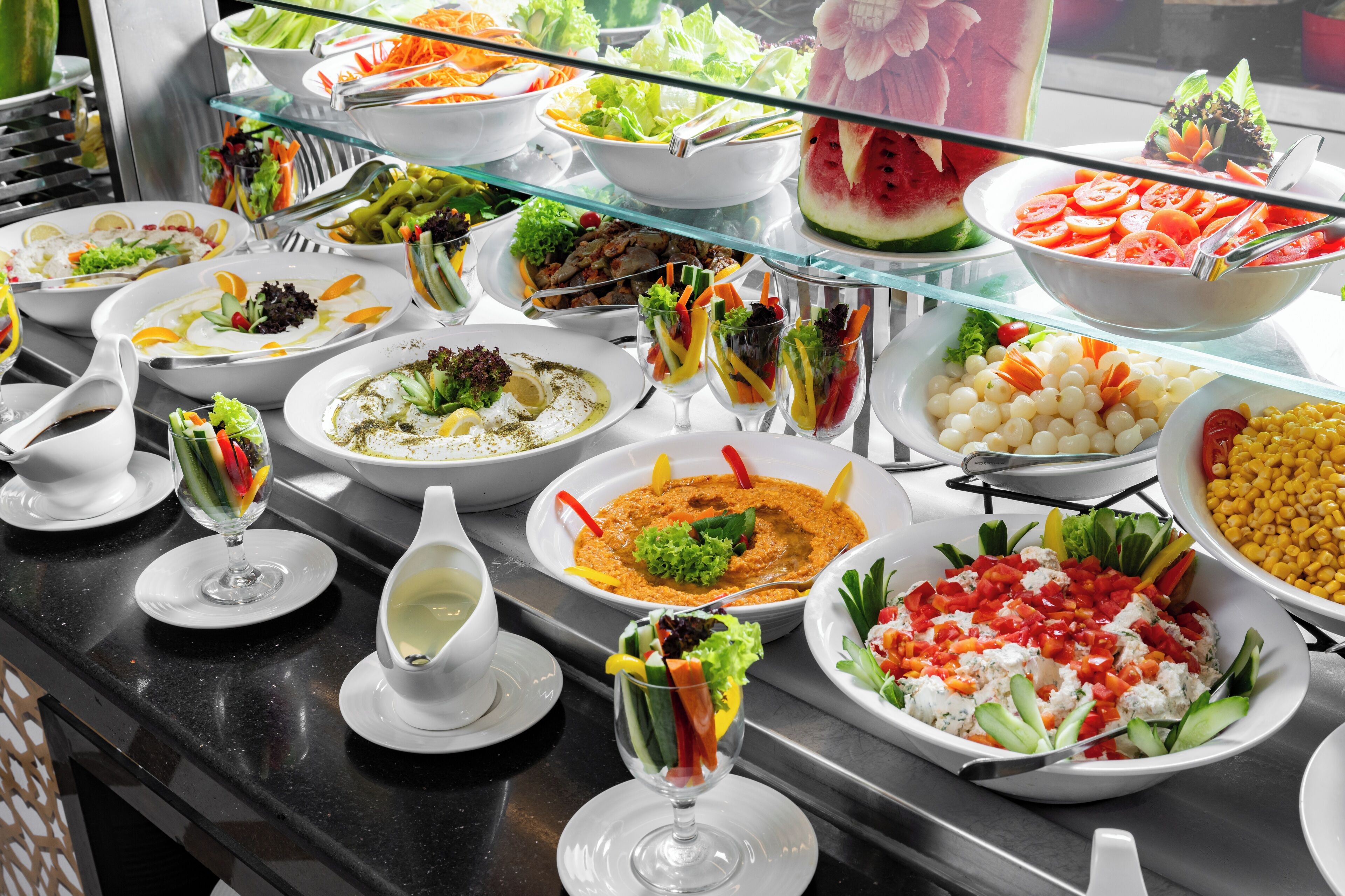 Café da manhã com buffet todos os dias (SAR 150 por pessoa) 