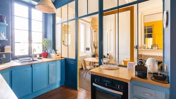 Fridge, microwave, oven, dishwasher