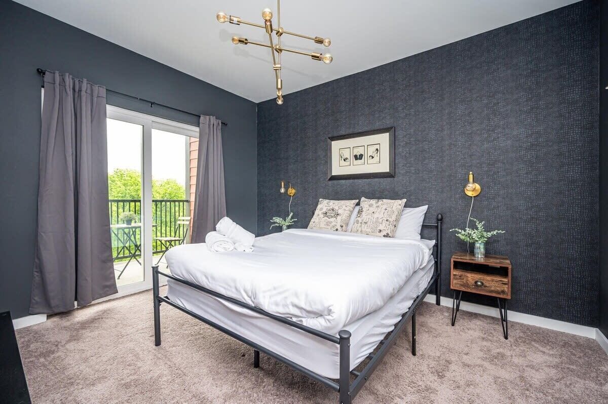 1 bedroom, desk, iron/ironing board, WiFi