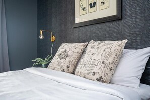 1 habitación, escritorio, tabla de planchar con plancha y wifi