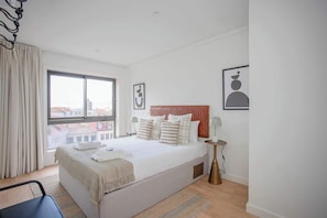 3 chambres, fer et planche à repasser, Wi-Fi, draps fournis