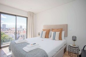 3 chambres, fer et planche à repasser, Wi-Fi, draps fournis