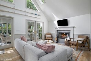 智能电视、壁炉