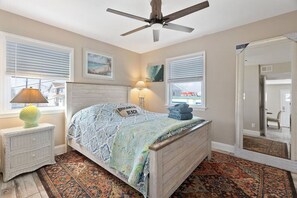 2 bedrooms, desk, iron/ironing board, free WiFi - 231 33rd St Unit B (back upper 2nd fl) · 2nd fl Hideaway ★ 2 Block to Beach ★ Parking (Brigantine)