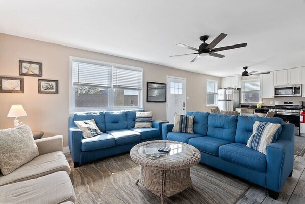 Smart TV - 231 33rd St Unit B (back upper 2nd fl) · 2nd fl Hideaway ★ 2 Block to Beach ★ Parking (Brigantine)