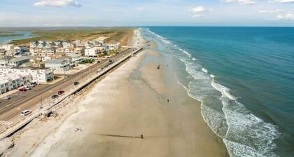 231 33rd st, Unit C (back lower) · Surfer's Hideway â
Parking â
Near Lighthouse