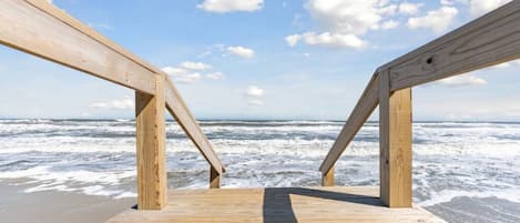 Una spiaggia nelle vicinanze