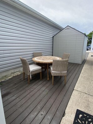 屋外ダイニングエリア