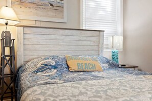 2 bedrooms, desk, WiFi, bed sheets - 231 33rd st, Unit C (back lower) · Surfer's Hideway ★ Parking ★ Near Lighthouse (Brigantine)