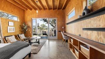 6 bedrooms, desk, iron/ironing board, WiFi