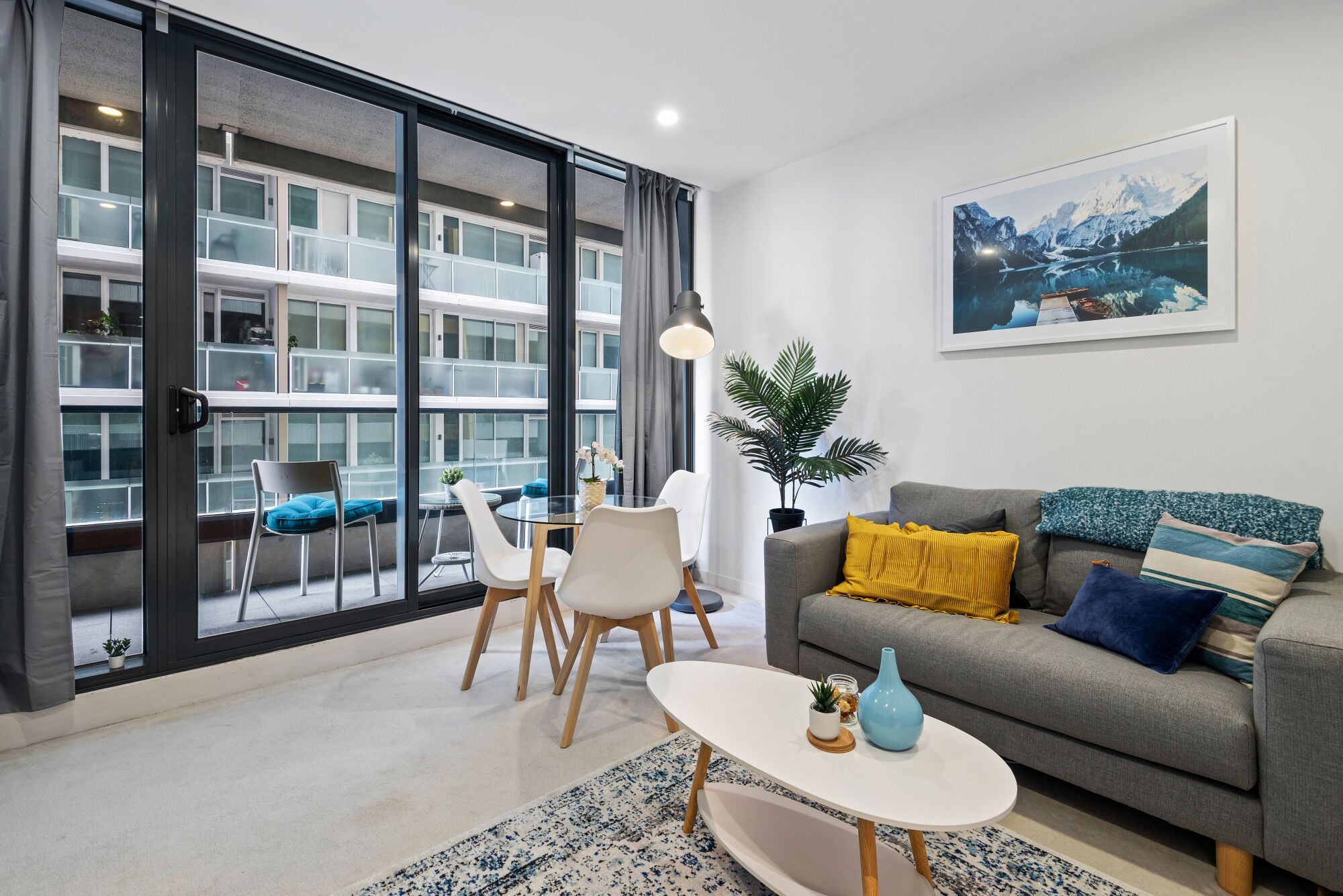 Chic City Apartment, Great Amenities and Location