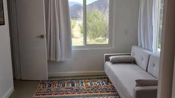 Comfort Studio Suite | Individually decorated, individually furnished, desk, laptop workspace