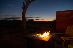 Individually decorated, individually furnished, desk, laptop workspace - Little Canyon Inn (Canon City)