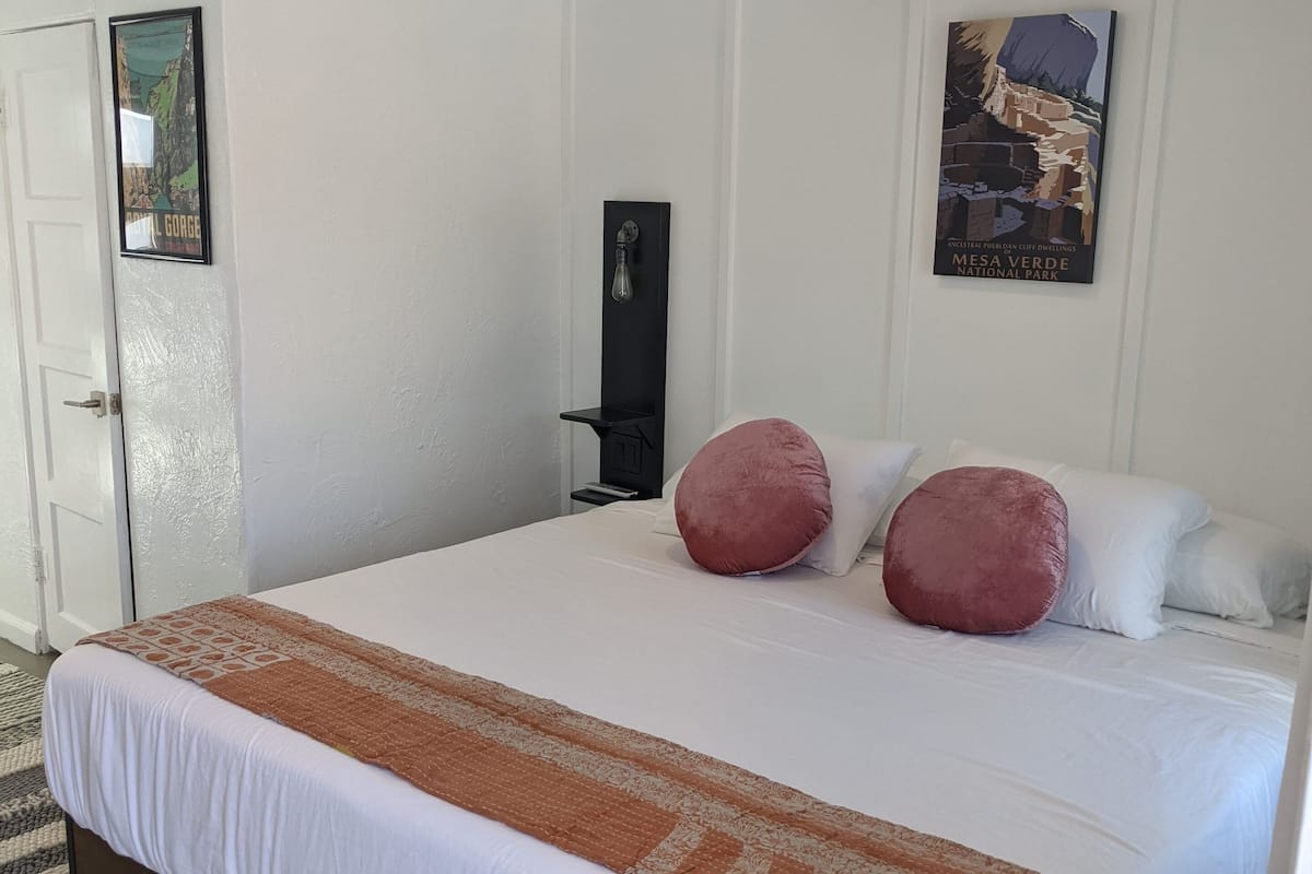 Comfort kamer, uitzicht op bergen, uitzicht op gebergte | Individueel gedecoreerd, individueel gemeubileerd, een bureau