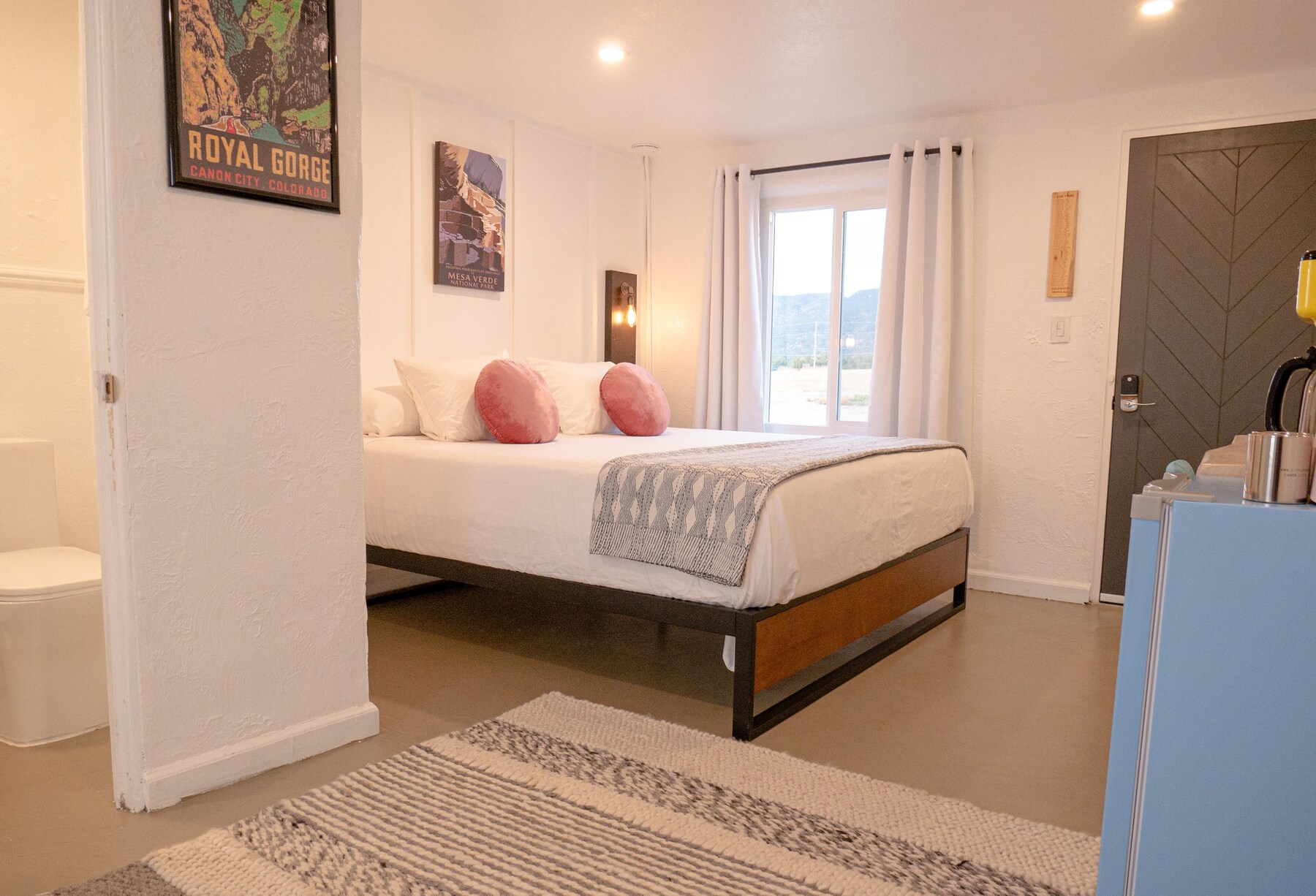 Comfort Room, Mountain View, Mountainside | Individually decorated, individually furnished, desk, laptop workspace