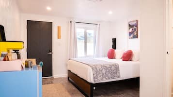 Comfort Room, Mountain View, Mountainside | Individually decorated, individually furnished, desk, laptop workspace