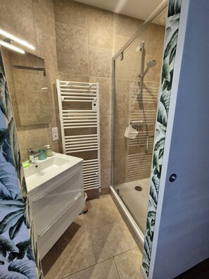 Badewanne, Haartrockner