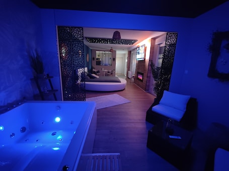 スパ. Romantic gite with SPA and starry sky La Maison du Bonheur