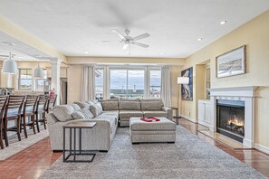 Televisión y chimenea 