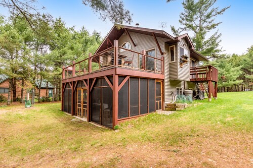 Riverfront home with private dock, kayaks, views, firepit, cornhole & foosball