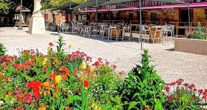 Gîte Le Charpentier, charm and independence in the heart of a large park