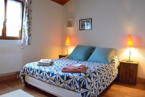 2 slaapkamers, een strijkplank/strijkijzer, gratis wifi, beddengoed