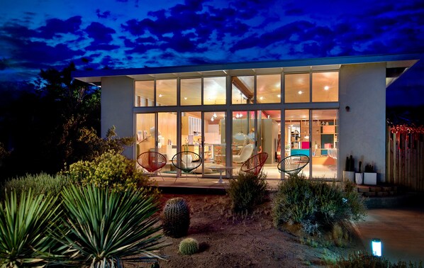 Exterior - Creative Desert Retreat in the heart of Joshua Tree (Joshua Tree)