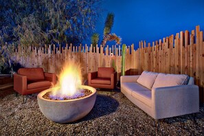 Terrace/patio - Creative Desert Retreat in the heart of Joshua Tree (Joshua Tree)