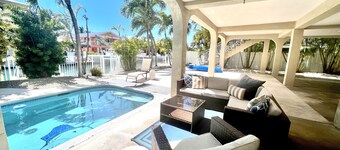 REEL ESCAPE - 4 Bedroom / 2 Bathroom w/ Pool, Boat Dock & Sleeps 8!