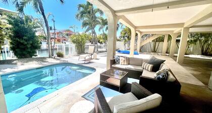 REEL ESCAPE - 4 Bedroom / 2 Bathroom w/ Pool, Boat Dock & Sleeps 8!