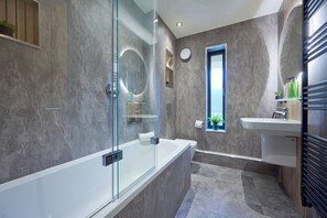 Cottage | Phòng tắm | Buồng tắm vòi sen