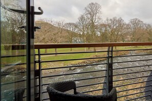 كوخ | المنطقة المحيطة بالمنشأة