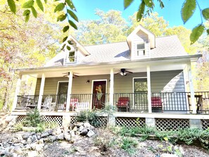 Exterior - Dollywood pass holders Cabin 2 acres near Pigeon Forge 2 mi sleeps up to 9 (Pigeon Forge)