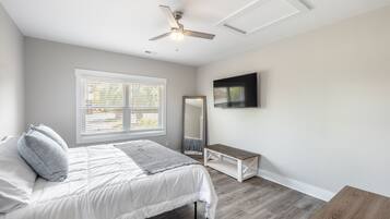 4 bedrooms, desk, iron/ironing board, travel crib