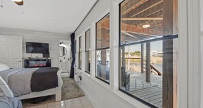 6 bedrooms, desk, iron/ironing board, free WiFi
