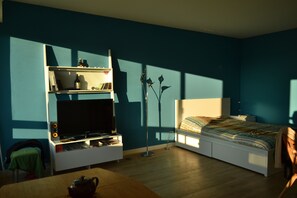 1 chambre, bureau, fer et planche à repasser, Wi-Fi gratuit