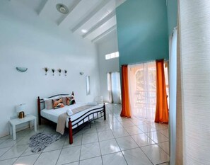 3 bedrooms, in-room safe, iron/ironing board, free WiFi - Good vibes & Sunsets (Mount moritz)