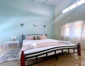 3 bedrooms, in-room safe, iron/ironing board, free WiFi - Good vibes & Sunsets (Mount moritz)